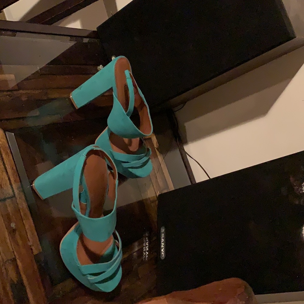 Sandals - Picture 3 of 4